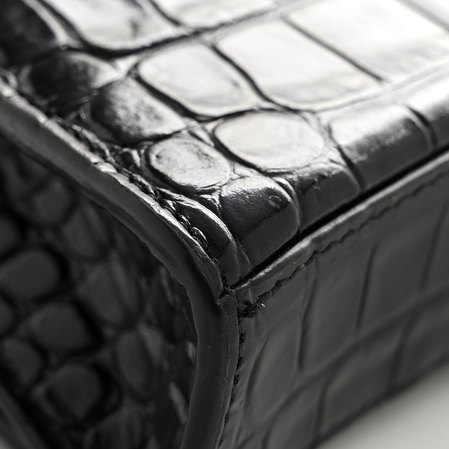 Shiny Calfskin Monochrome Crocodile Embossed Hourglass Chain Bag Black