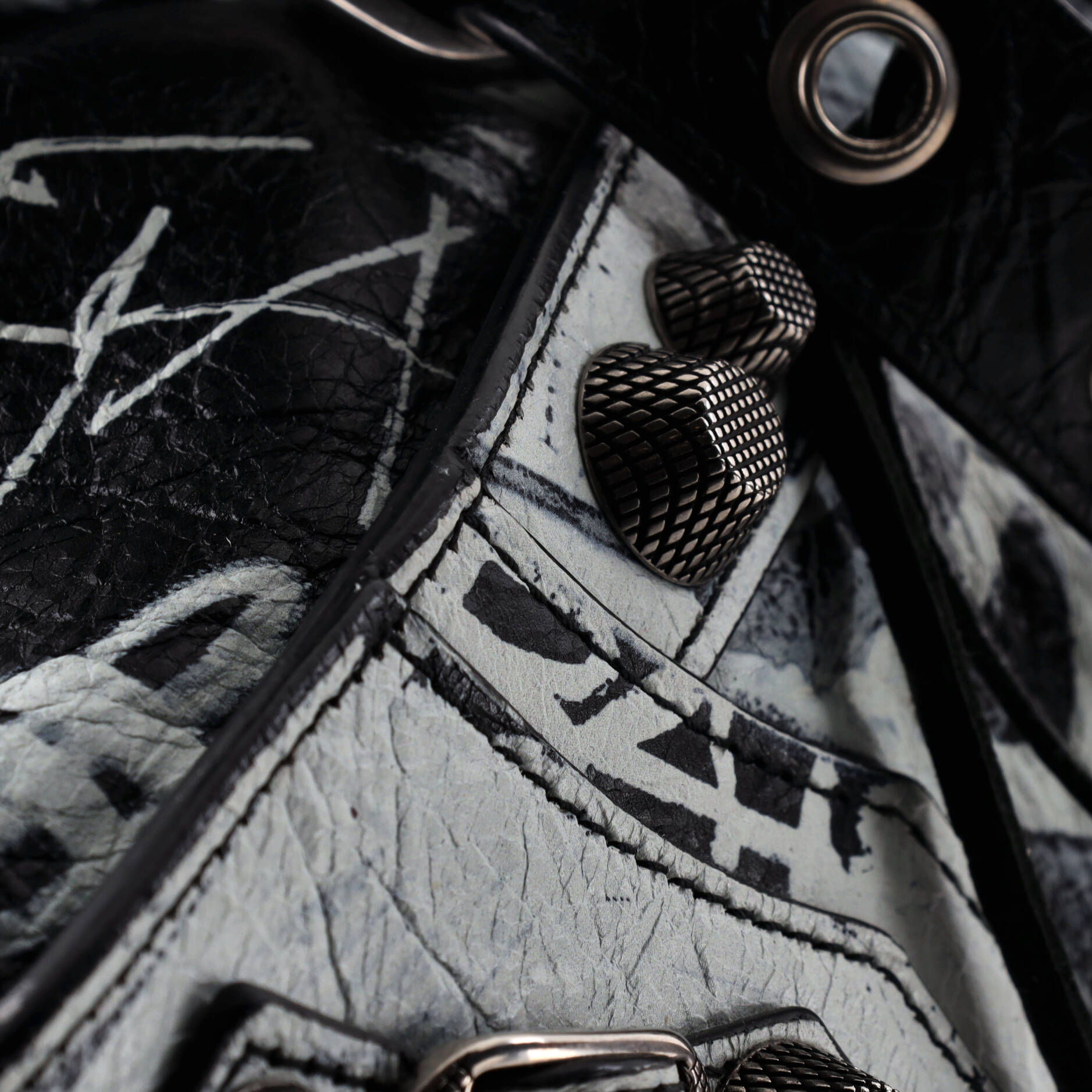 Neo Cagole Graffiti City Bag Leather Medium