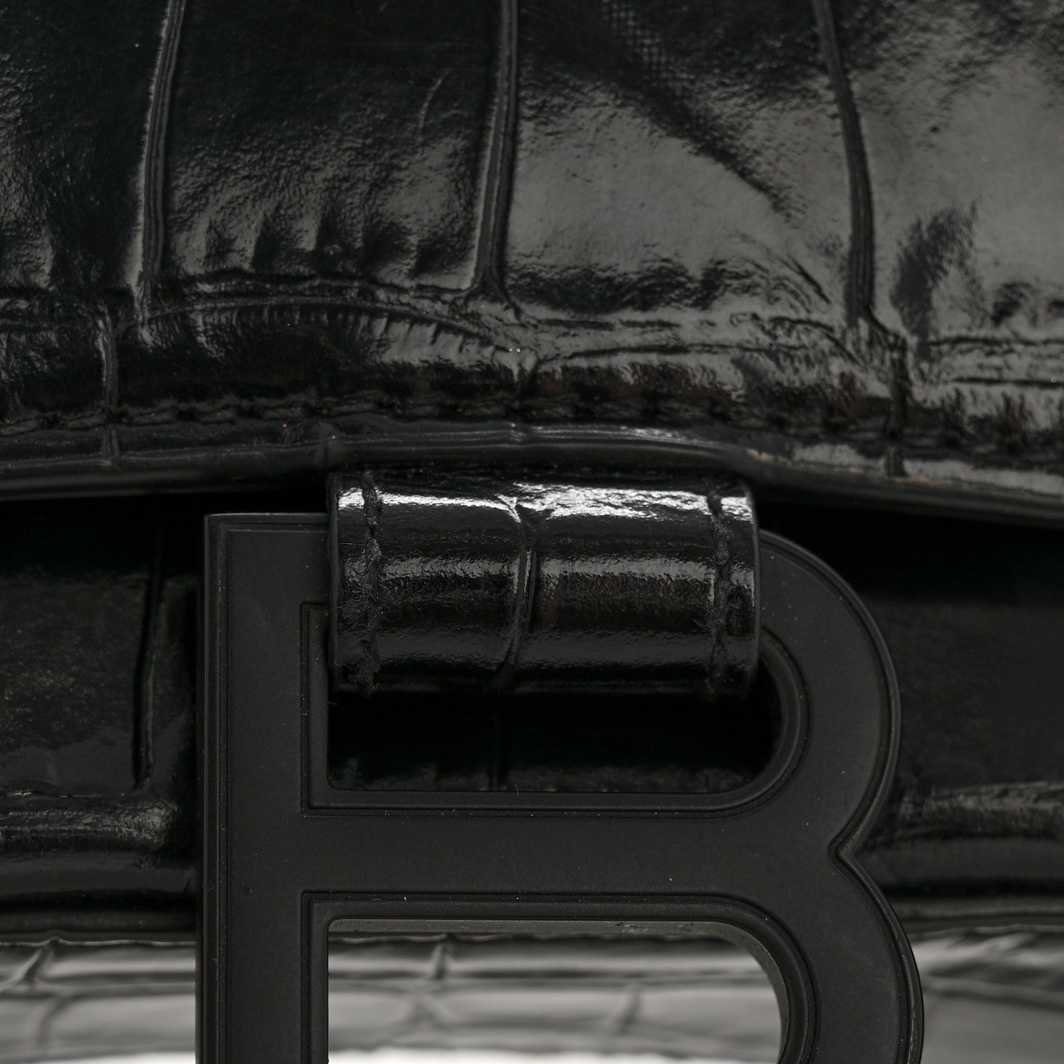 Shiny Calfskin Monochrome Crocodile Embossed Hourglass Chain Bag Black