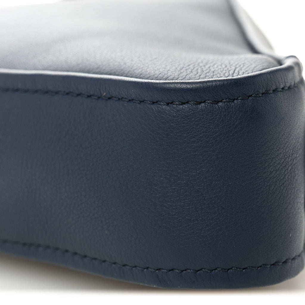Calfskin Triangle Pouch M Bleu Canopee