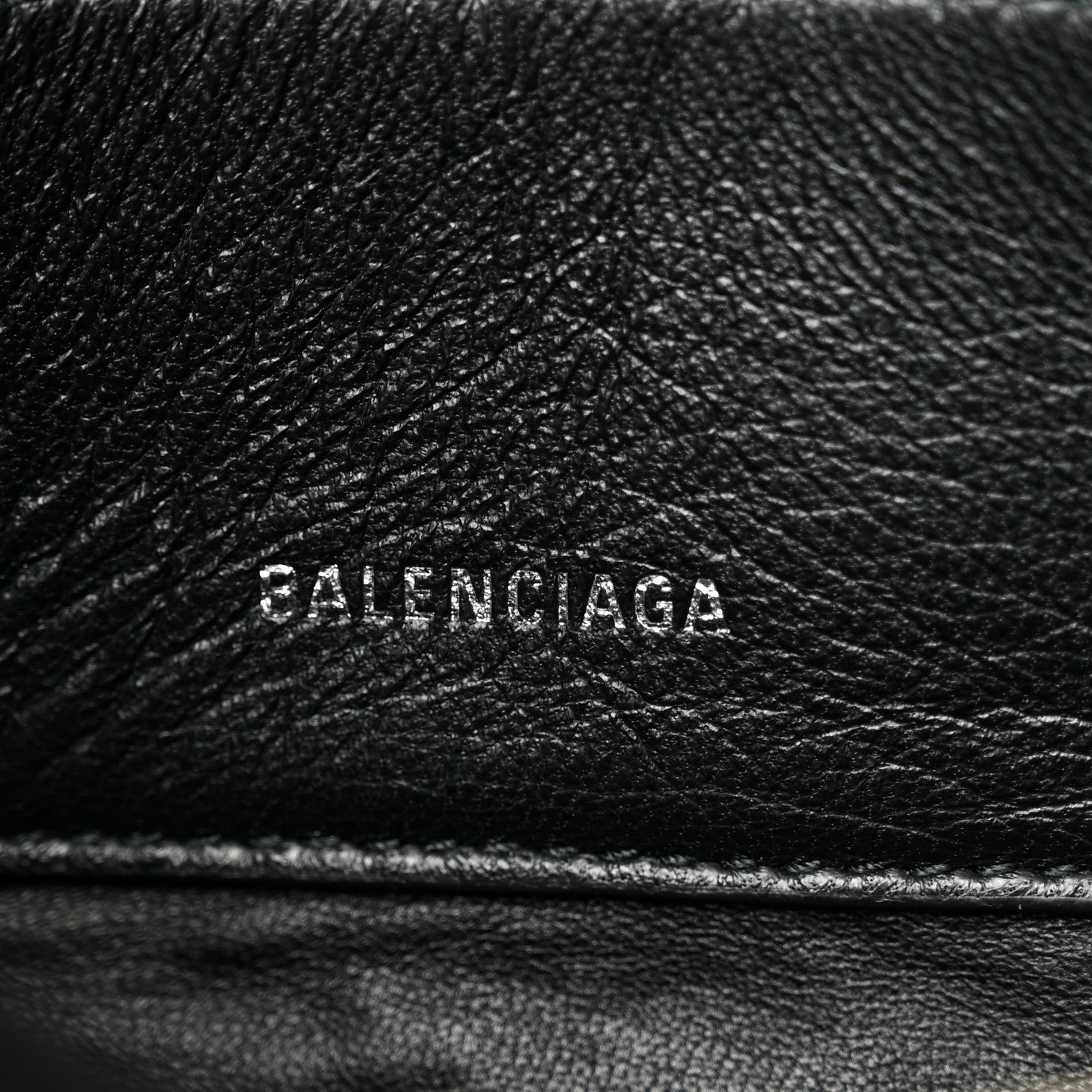 Calfskin Triangle Pouch M Bleu Canopee